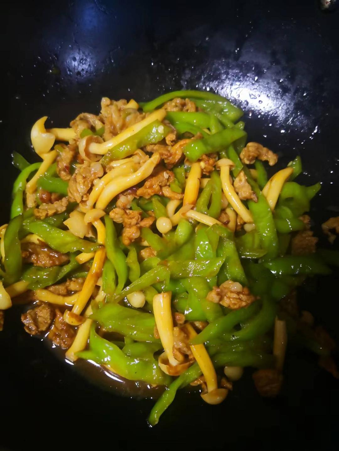 光盘神器海鲜菇炒青椒