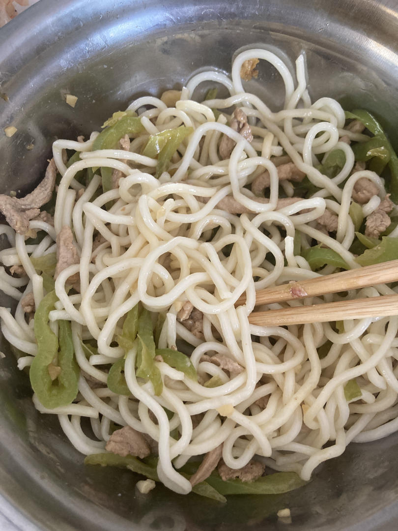 巨下饭的尖椒肉丝好吃得一碗接一碗
