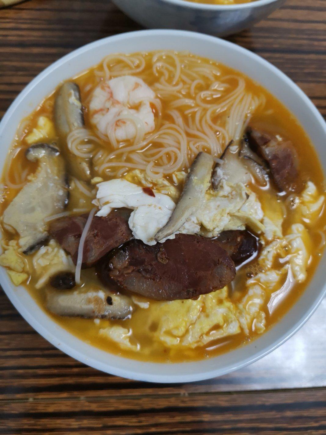 西红柿腊肠线面