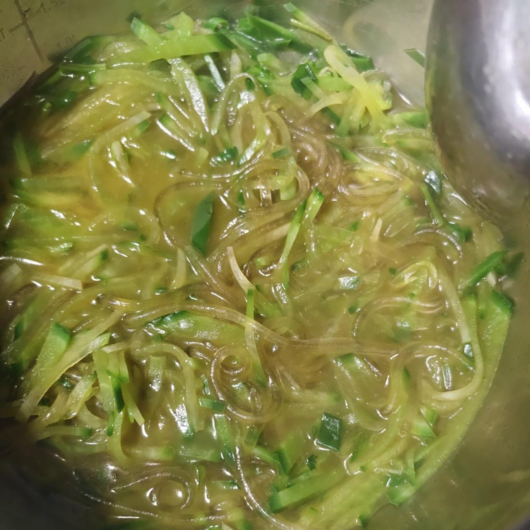 萝卜丝粉条汤