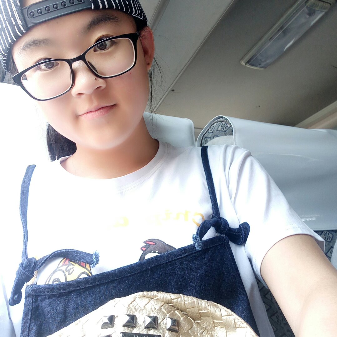菲菲兔砸和小咪