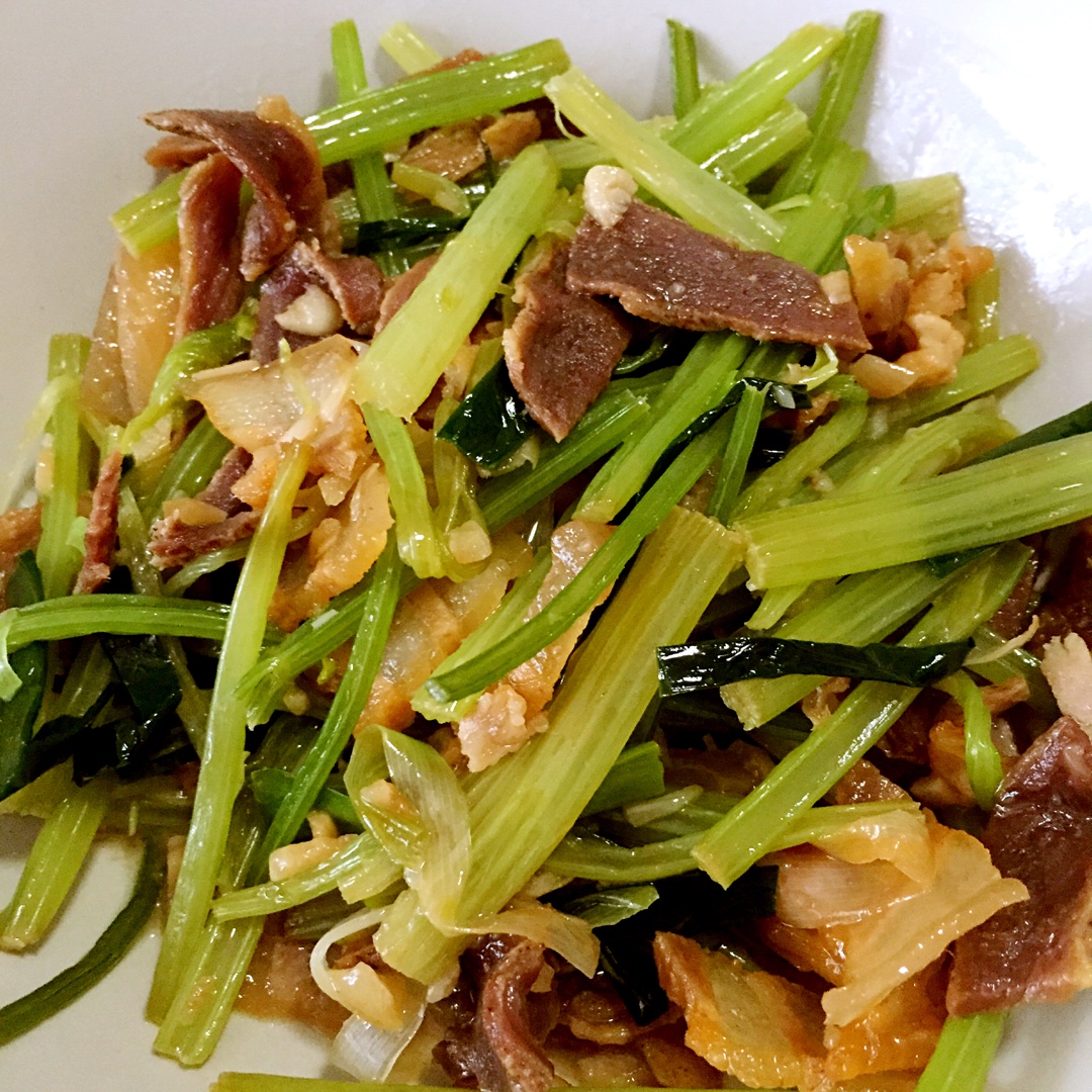 芹菜炒肉