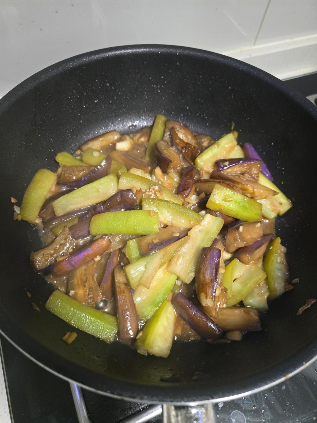 食素……茄子炒丝瓜(糖醋口味)