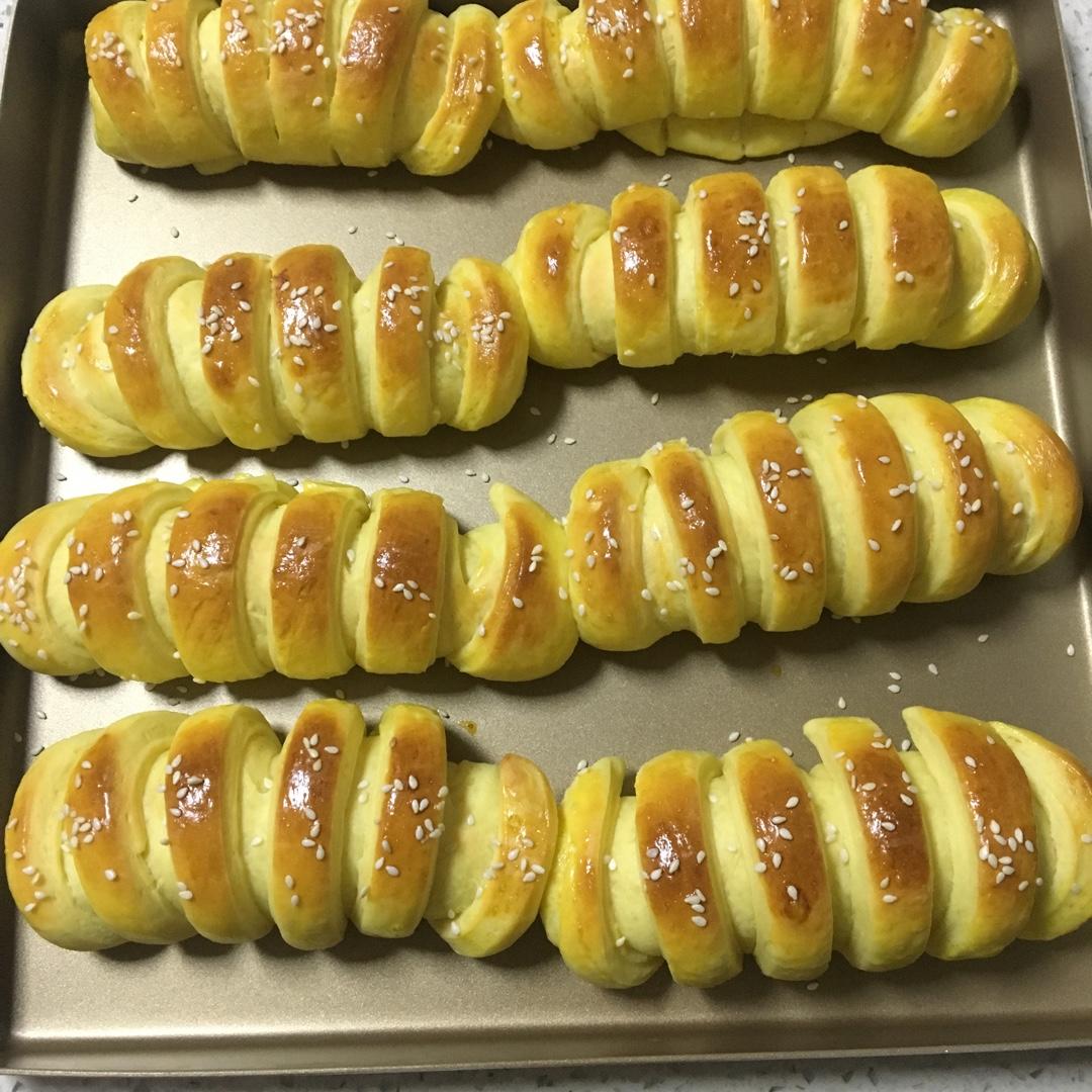 毛毛虫肉松面包