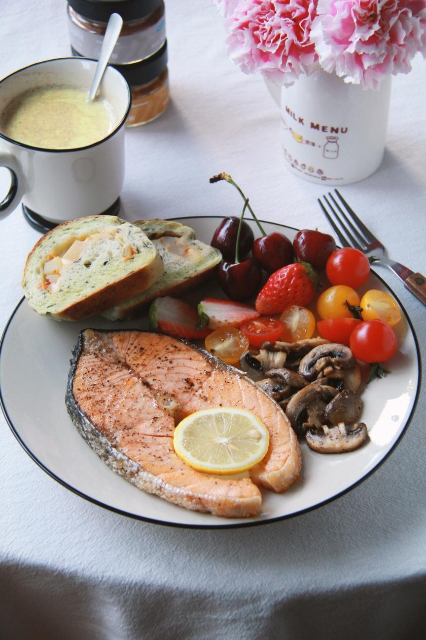 柠檬香煎三文鱼