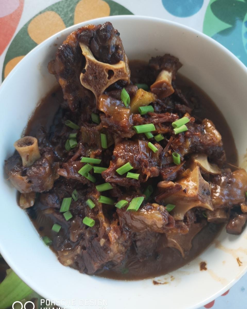 红烧牛尾
