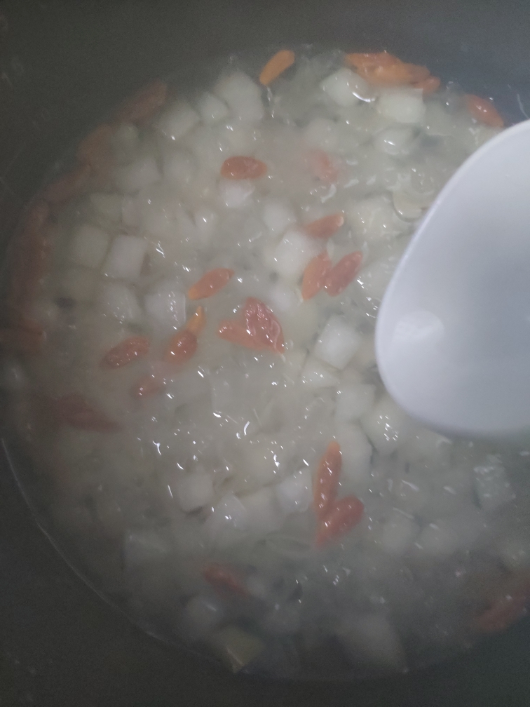 银耳雪梨汤的做法