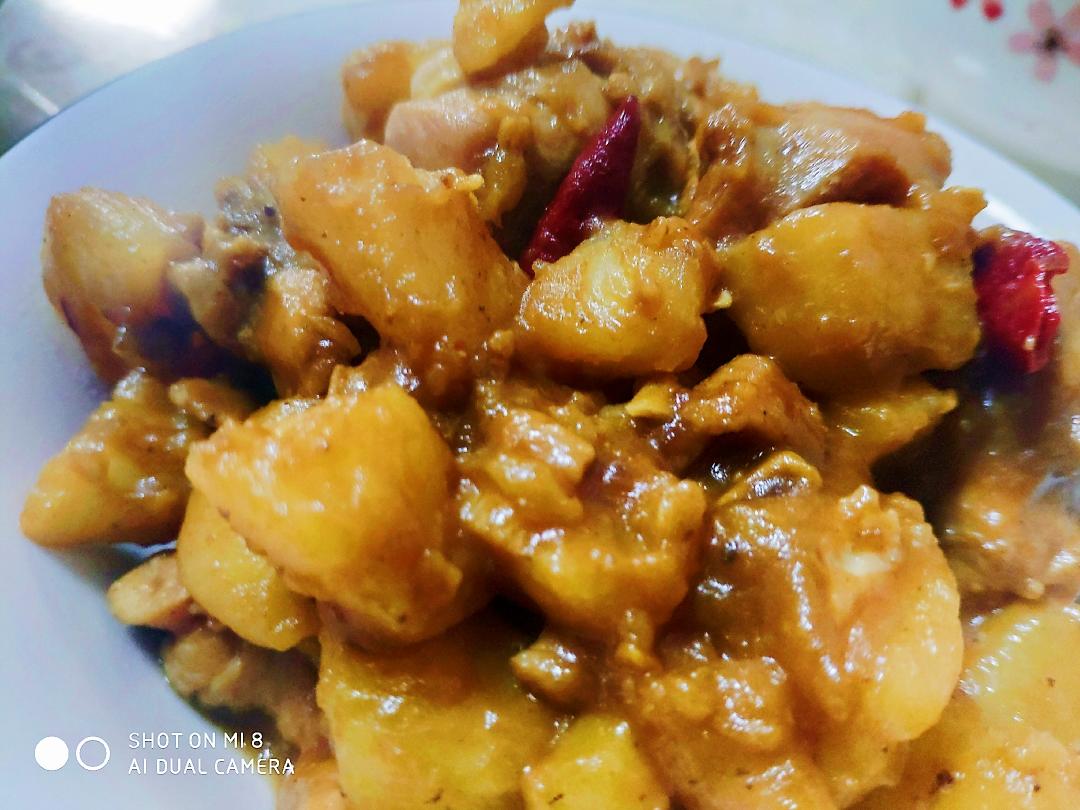 【美食秘籍】好吃到舔盘子的土豆焗鸡块，土豆翻砂拌饭特好吃，大人小孩都爱吃！