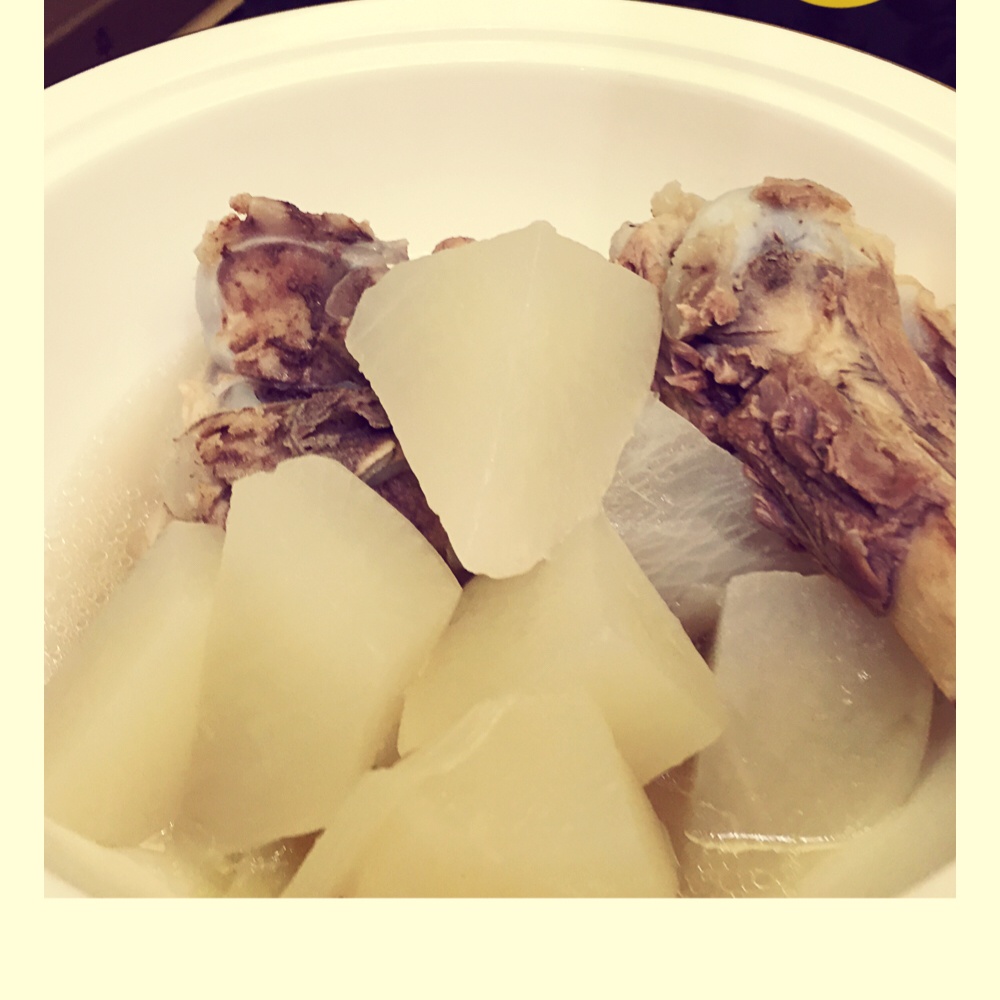 骨头萝卜汤