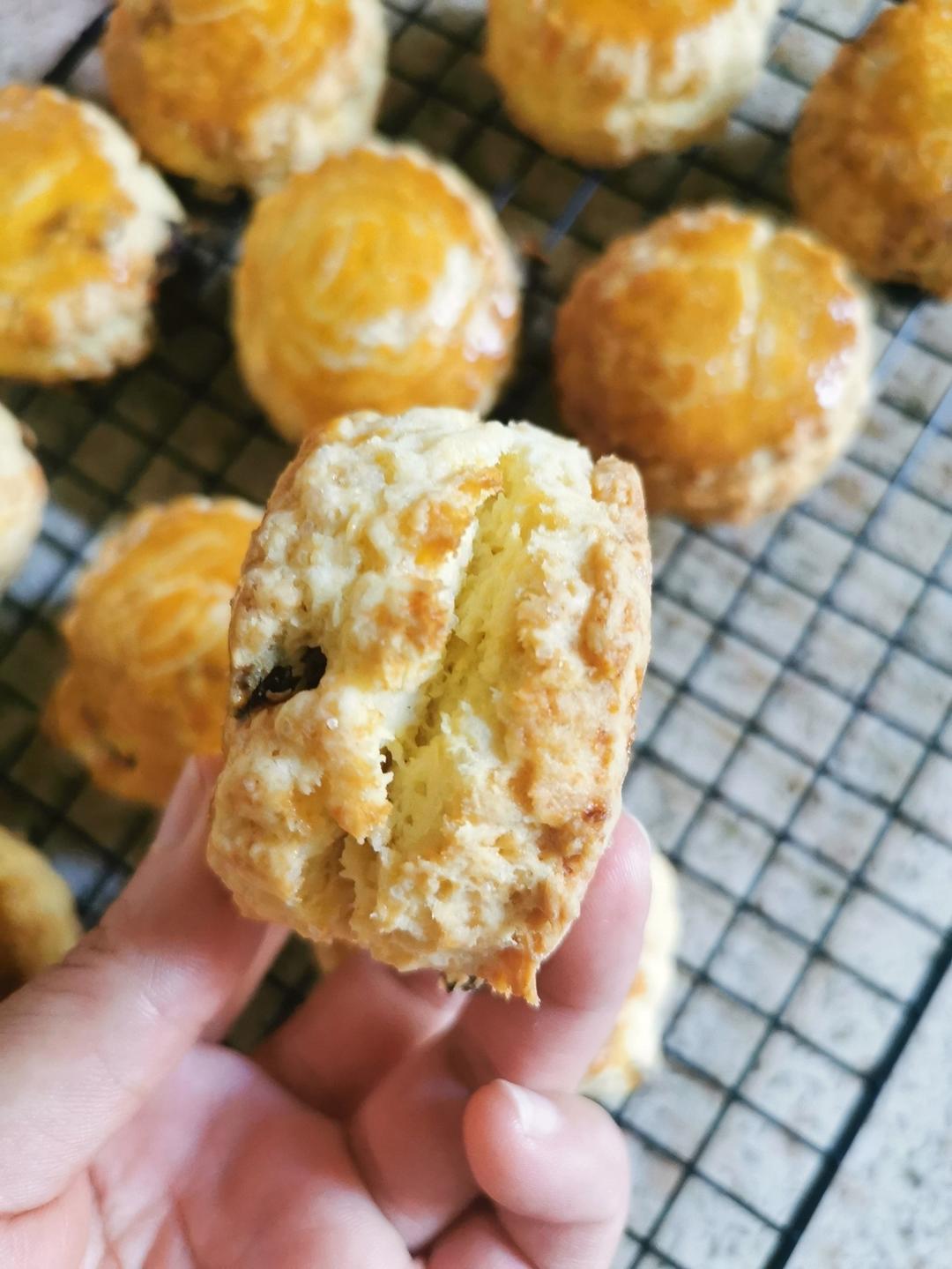 复刻英国女王私人御厨的经典司康：加映Cream Tea 经典吃法 & 如何做出松软內里、酥脆边缘的司康&司康佐醬製作