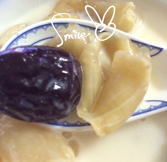 花胶红枣炖牛奶-帮助睡眠