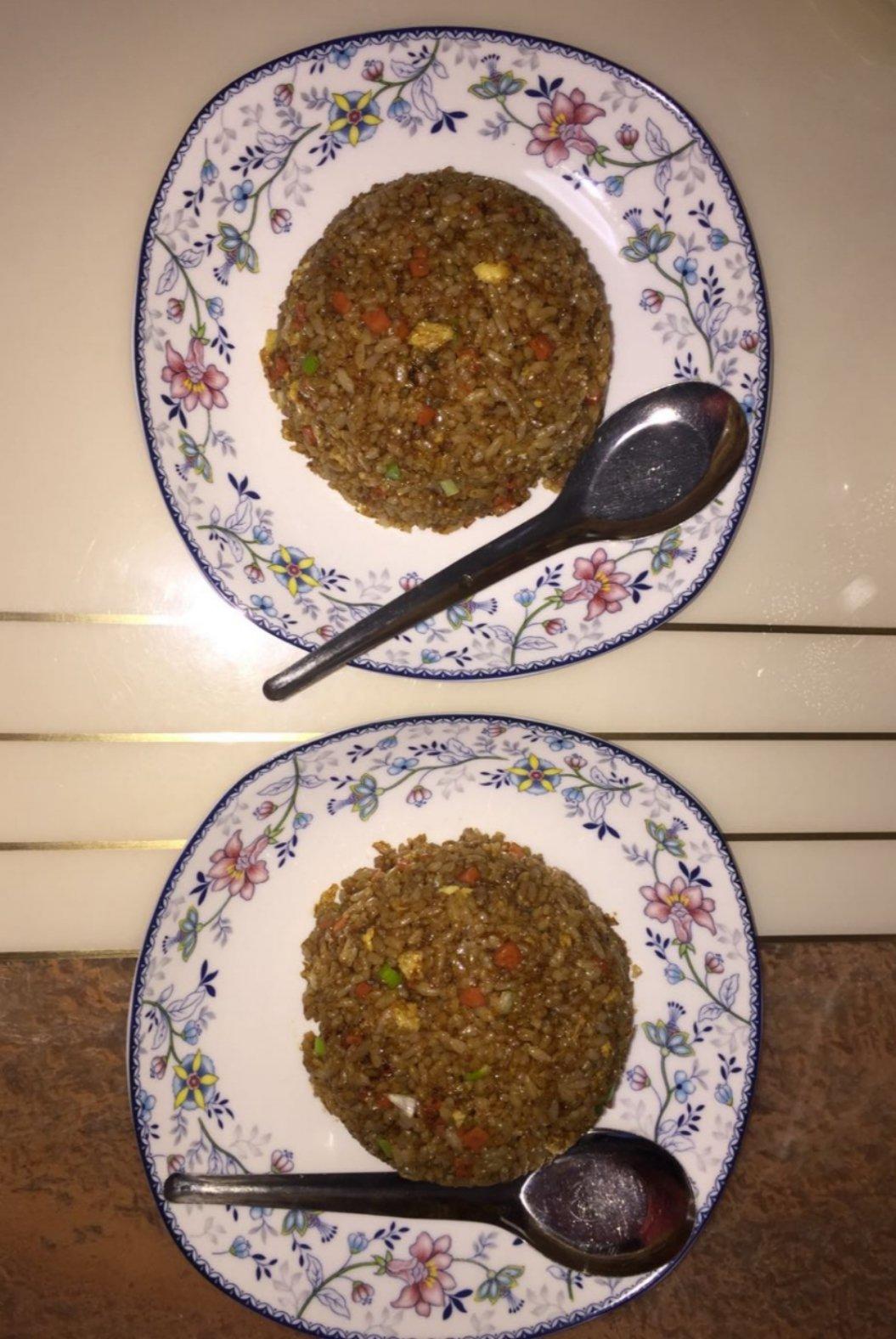 据说是 正宗酱油炒饭