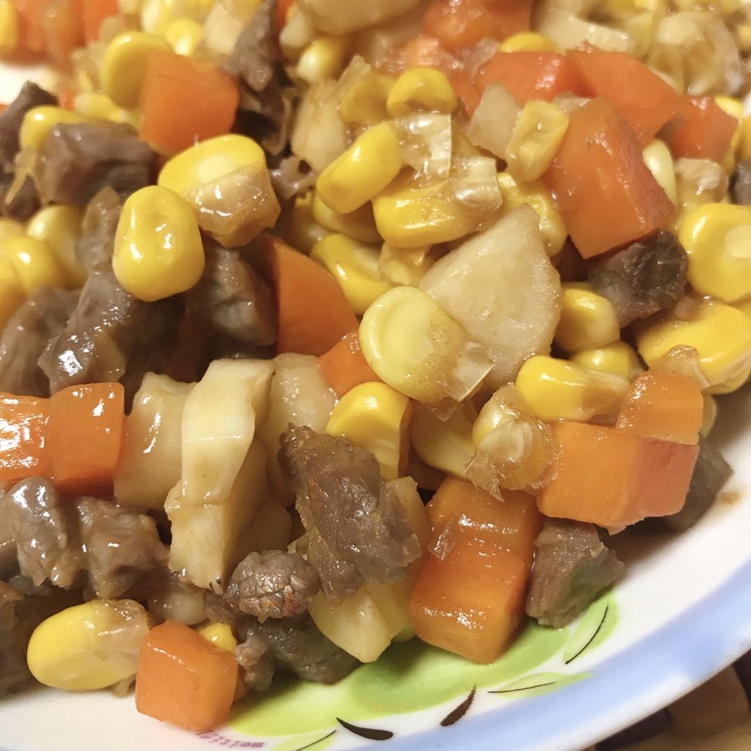 炒四丁（肉丁、豌豆、胡萝卜丁、玉米粒）