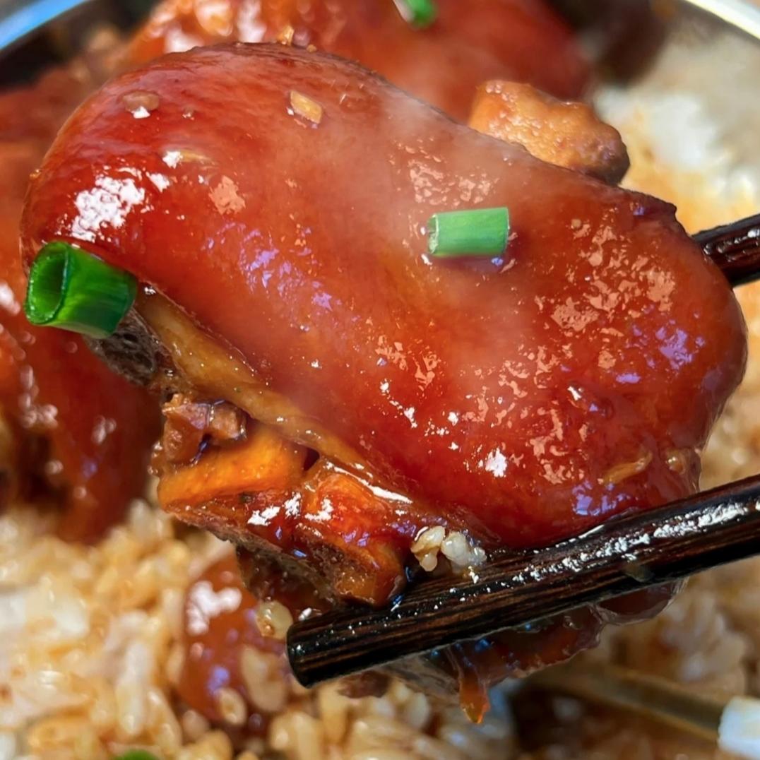 炒软烂的玫瑰腐乳猪蹄