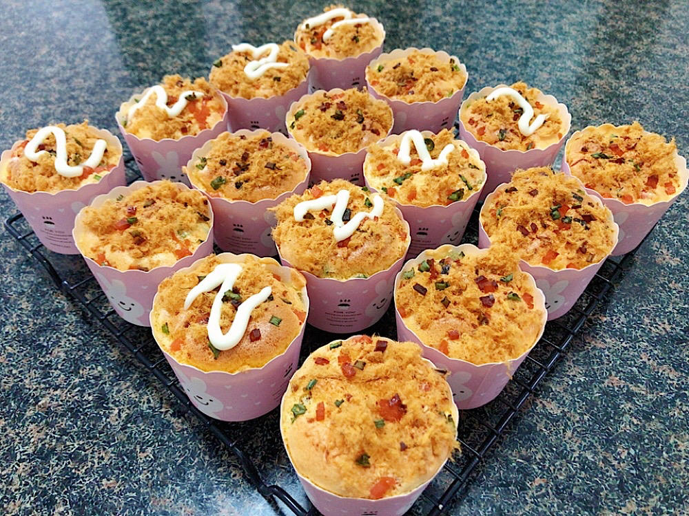 咸香！香葱肉松火腿纸杯蛋糕