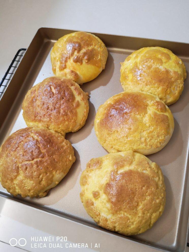 好吃到炸裂的港式菠萝包（附带制作酥皮的小视频）