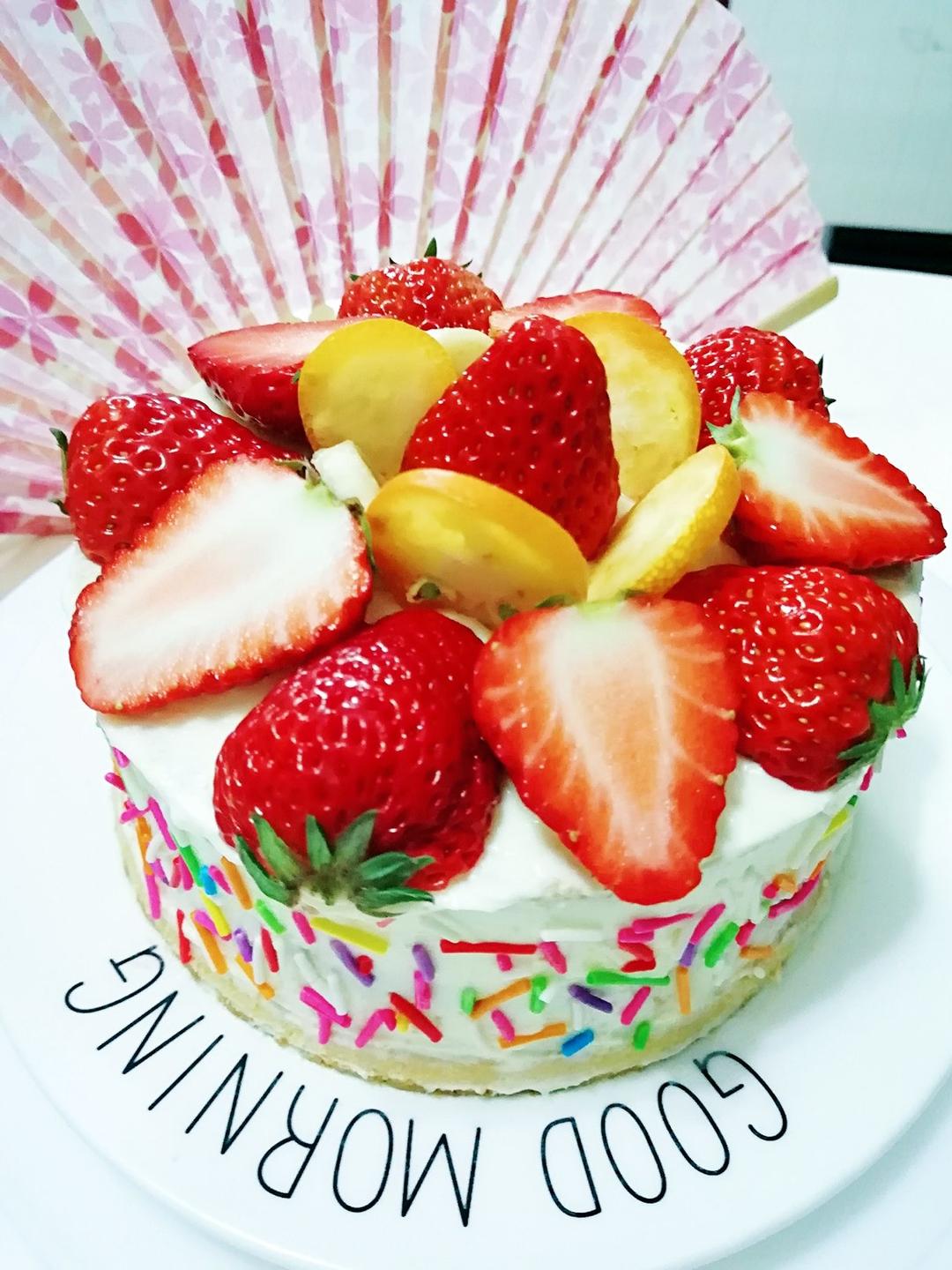 奶油水果装饰蛋糕