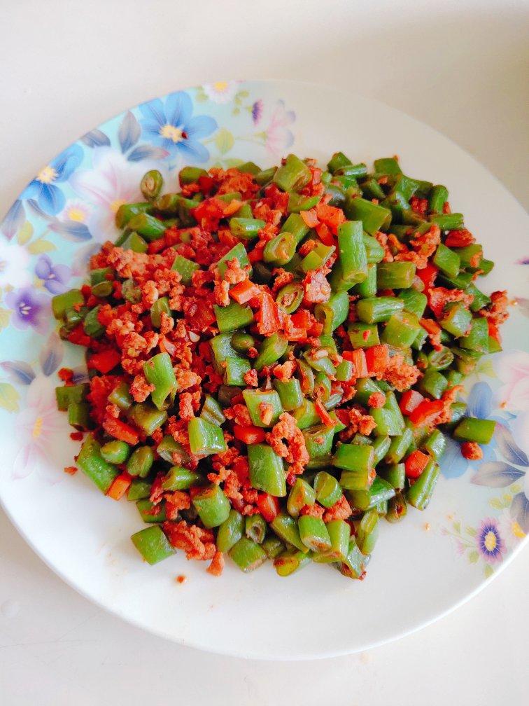 儿子能吃满满一碗饭的肉末豆角