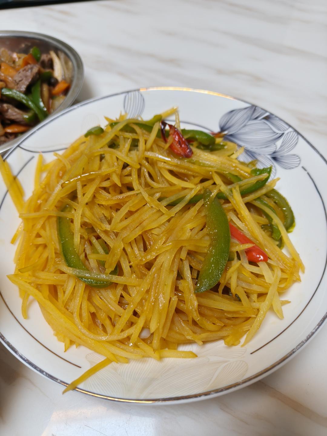 酸辣土豆丝的家常做法 超级下饭