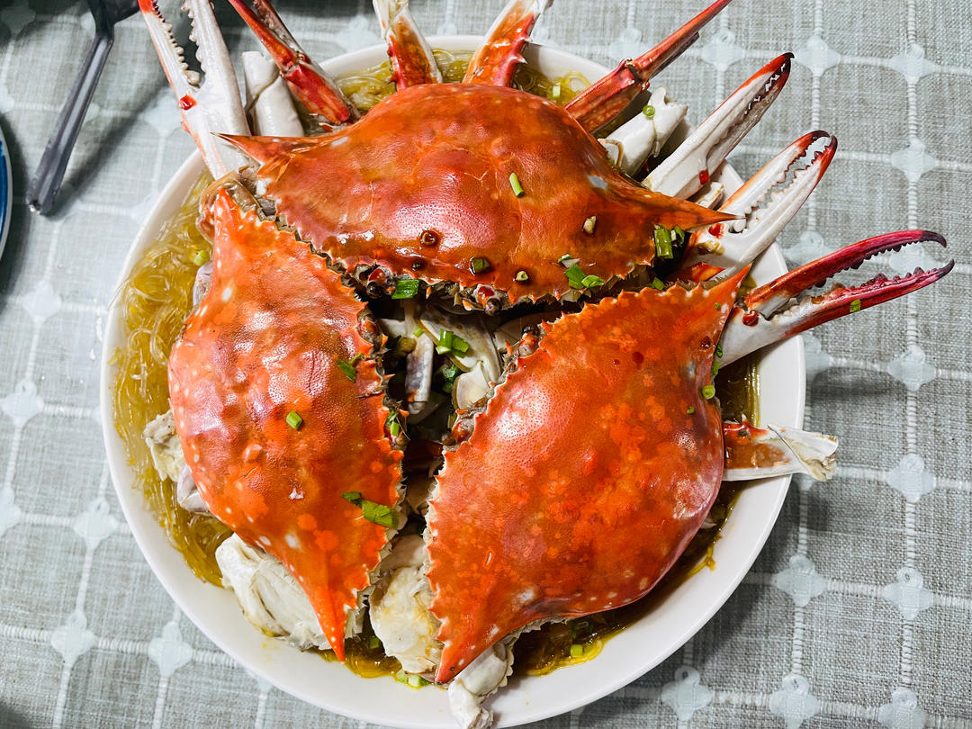 年夜饭大菜之 蒜蓉粉丝蒸红膏梭子蟹大家快来跟我学一下超详细的步骤