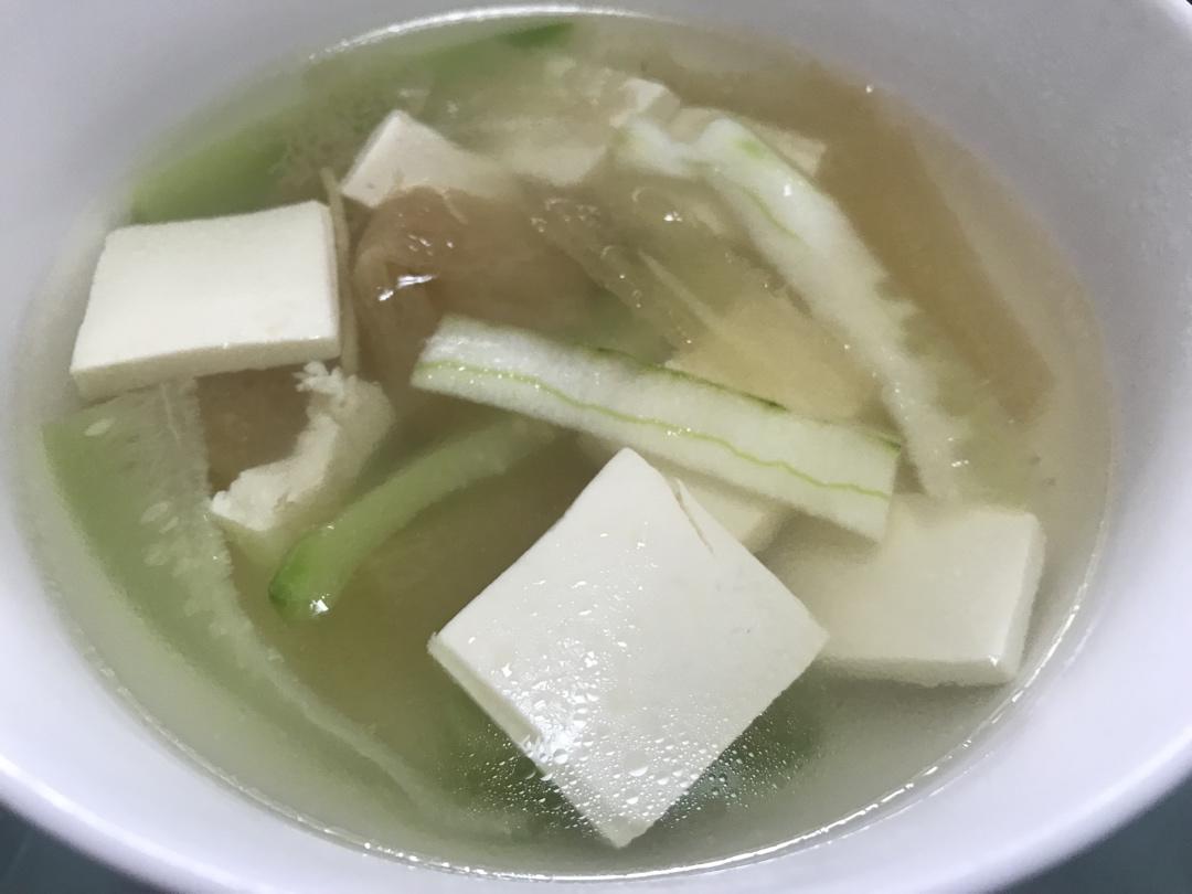 丝瓜竹荪豆腐汤