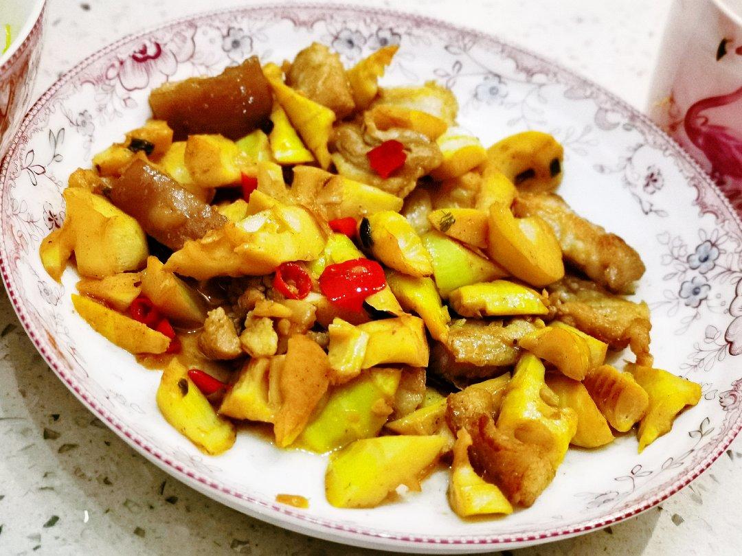 肉香笋鲜的春笋炒五花肉