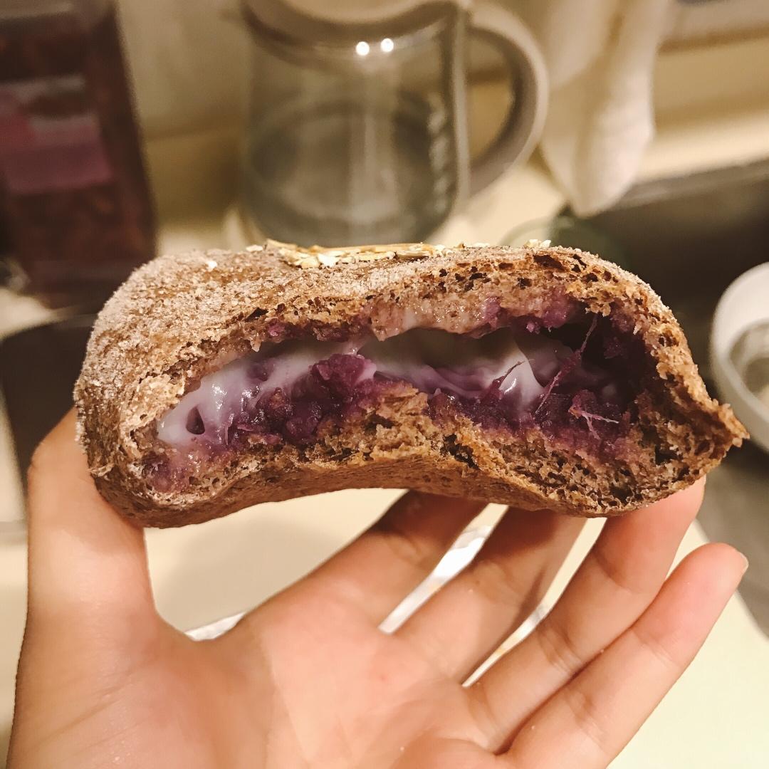 （快手减脂）隔夜发面纯黑麦紫薯面包