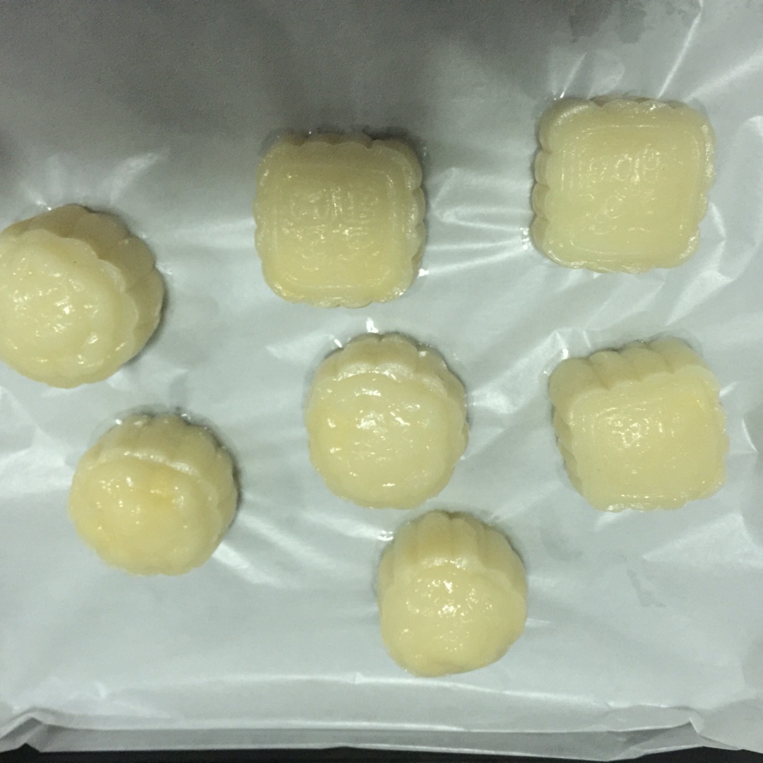 芒果芝士冰皮月饼