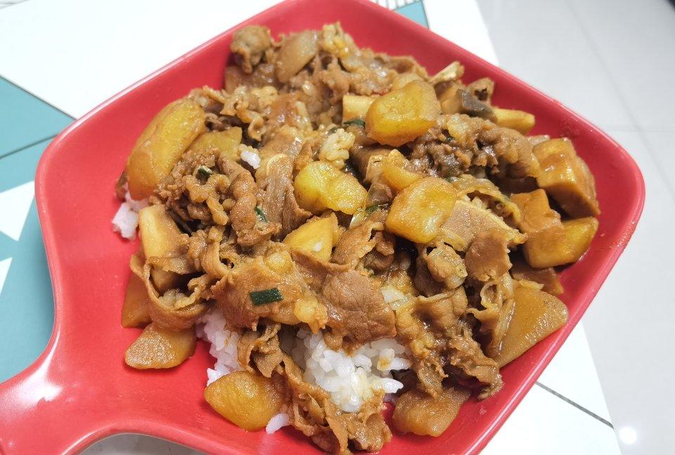 好吃到舔碗底的土豆肥牛拌饭
