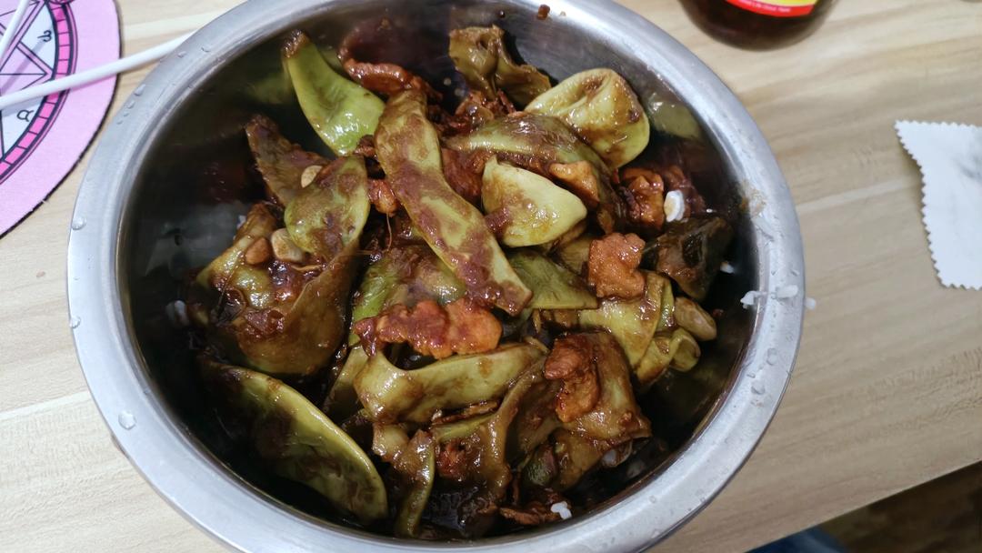 五花肉炖东北油豆角，秋季限定美味～