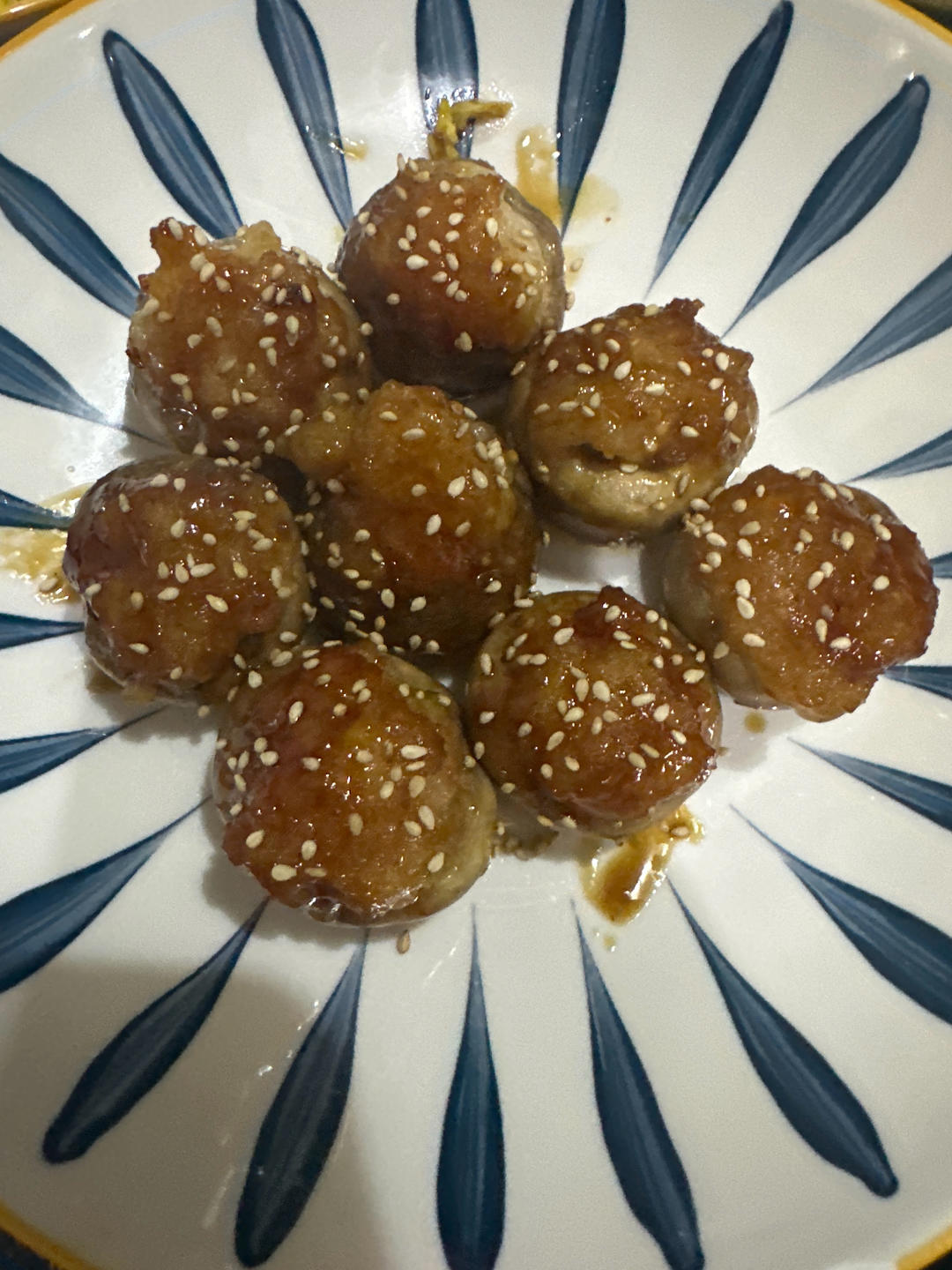 一口爆汁的虾滑酿口蘑