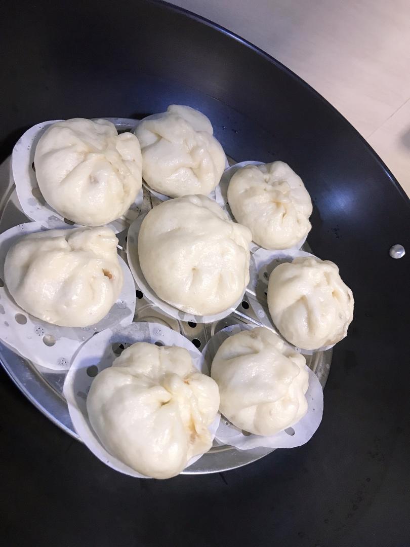 松软多汁的肉包子
