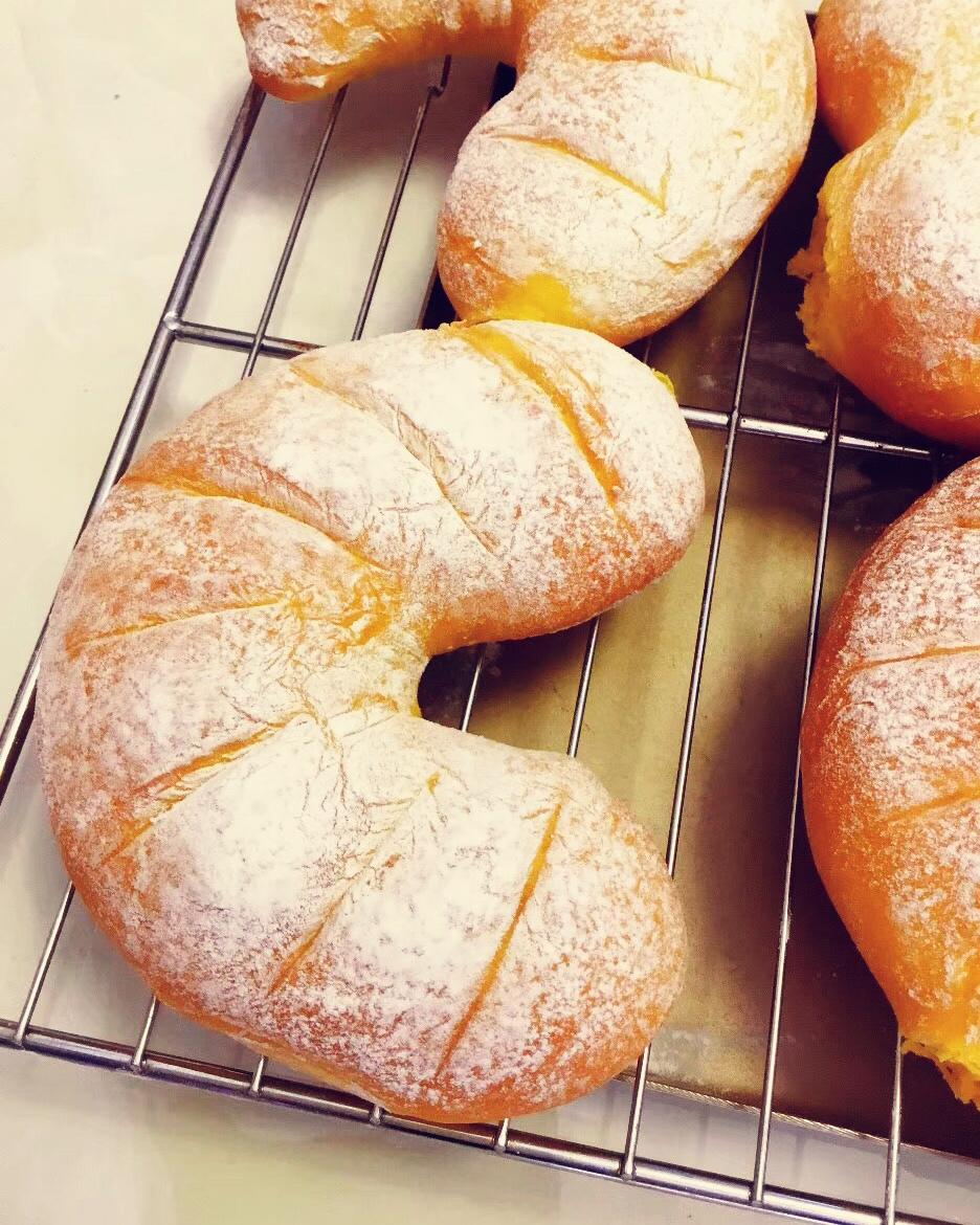 好吃到疯的南瓜奶酪软欧包