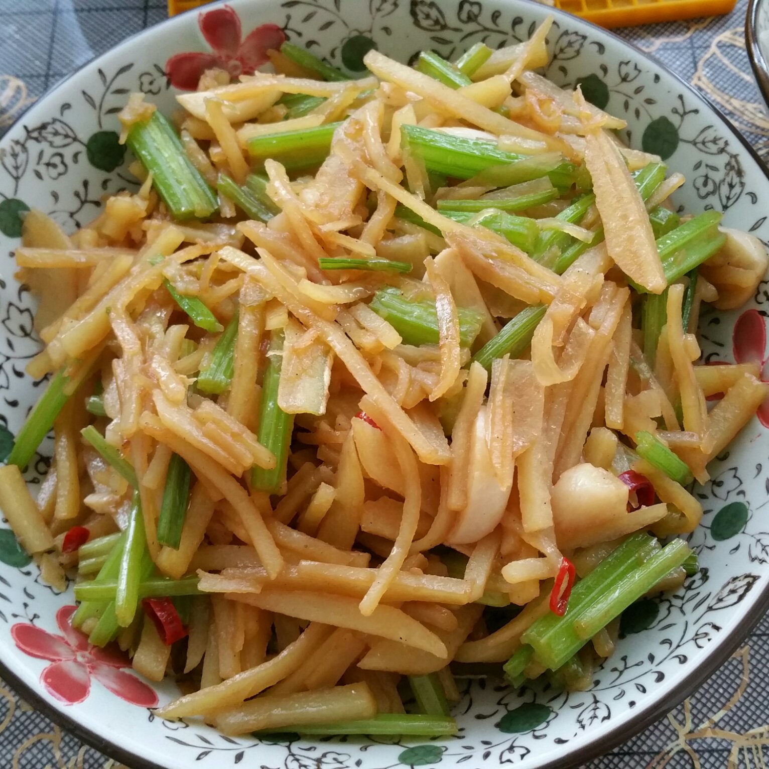 芹菜炒土豆丝