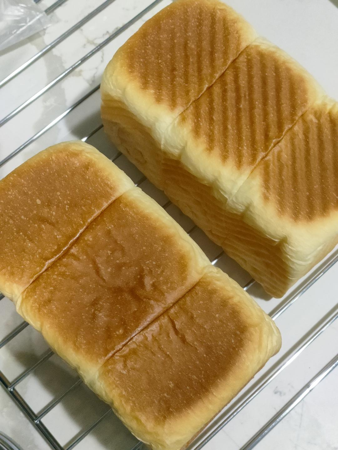 奶香四溢，可以撕着吃的直接法「鲜奶吐司」