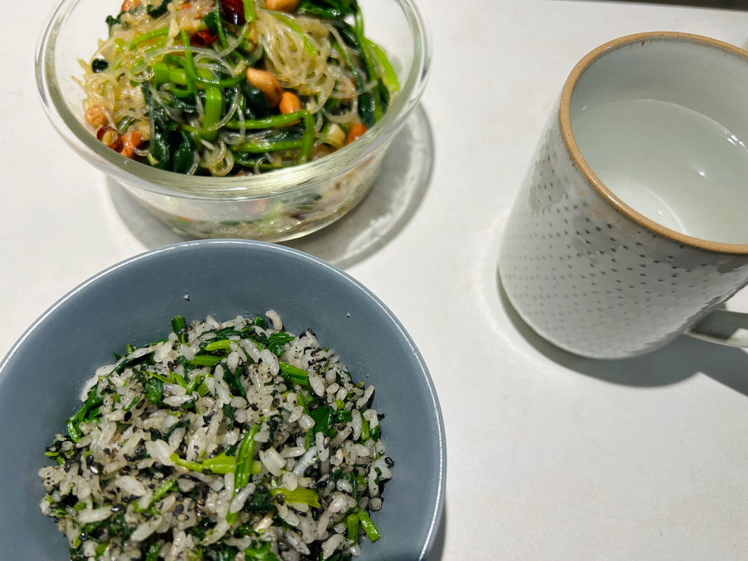 菠菜黑芝麻饭