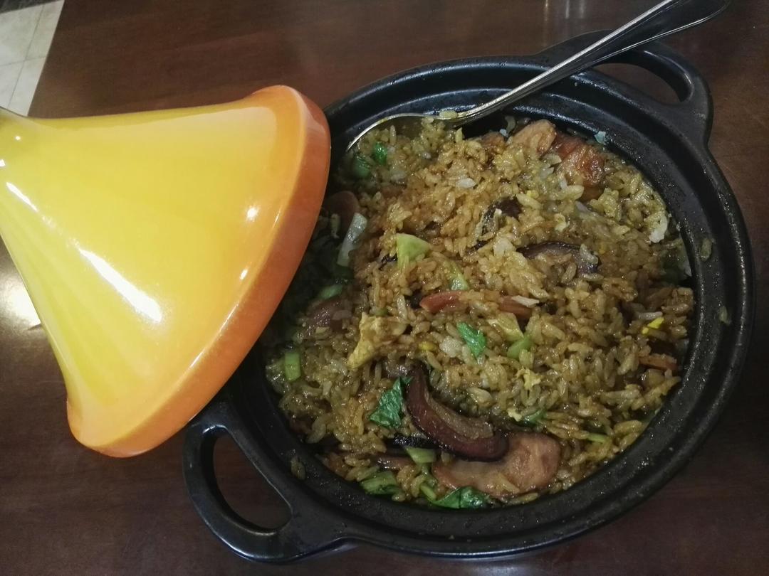 塔吉锅腊味煲仔饭