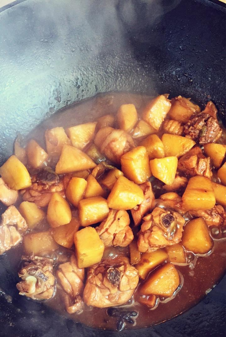 q晴子q做的红烧土豆炖鸡腿