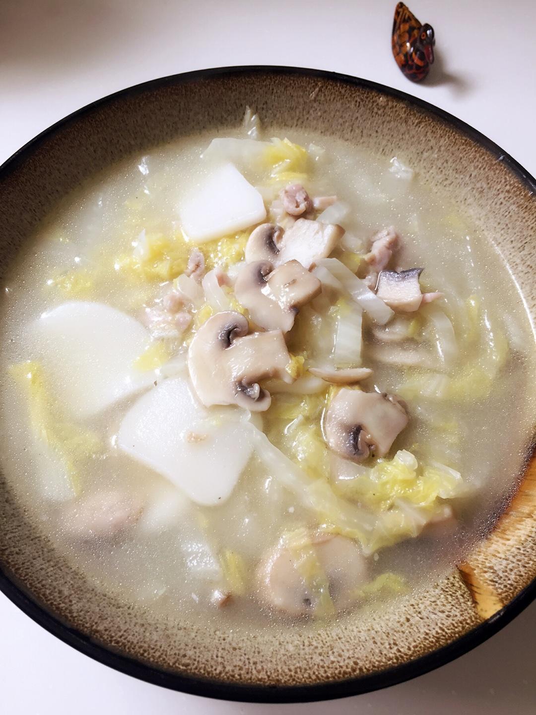 白菜肉丝汤年糕的做法