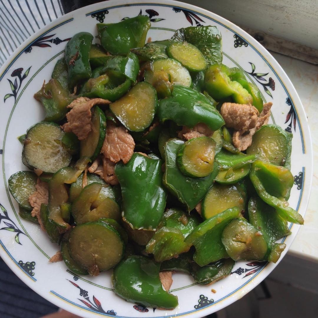 青椒肉片炒黄瓜