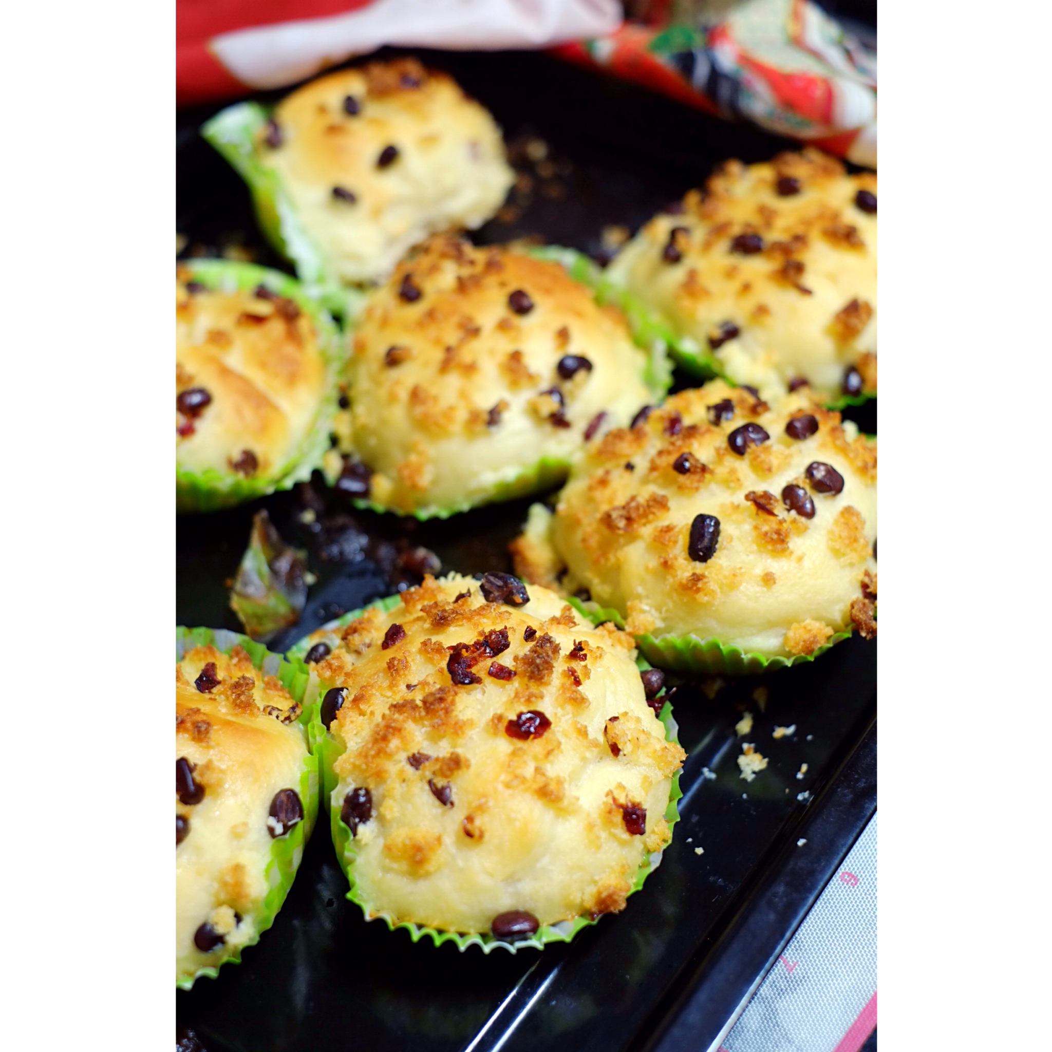 椰蓉蜜豆泡浆面包