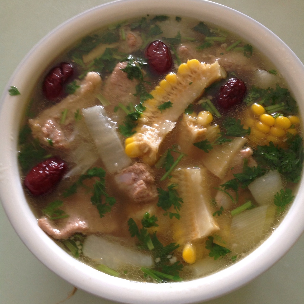 排骨玉米白萝卜汤