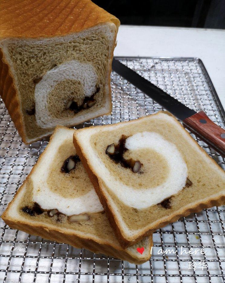雙色牛奶核桃吐司