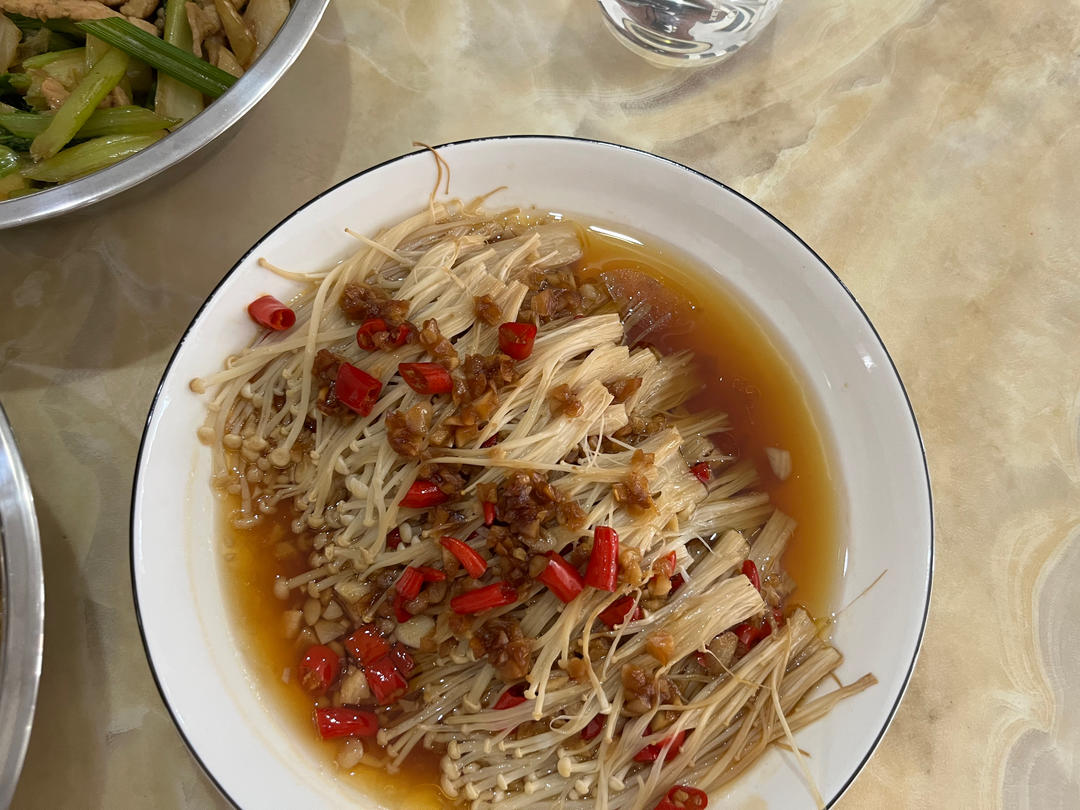 超级下饭的蒜蓉金针菇！好吃到爆