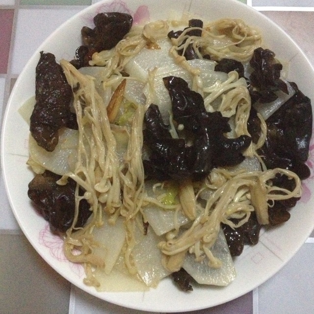 白萝卜炒木耳
