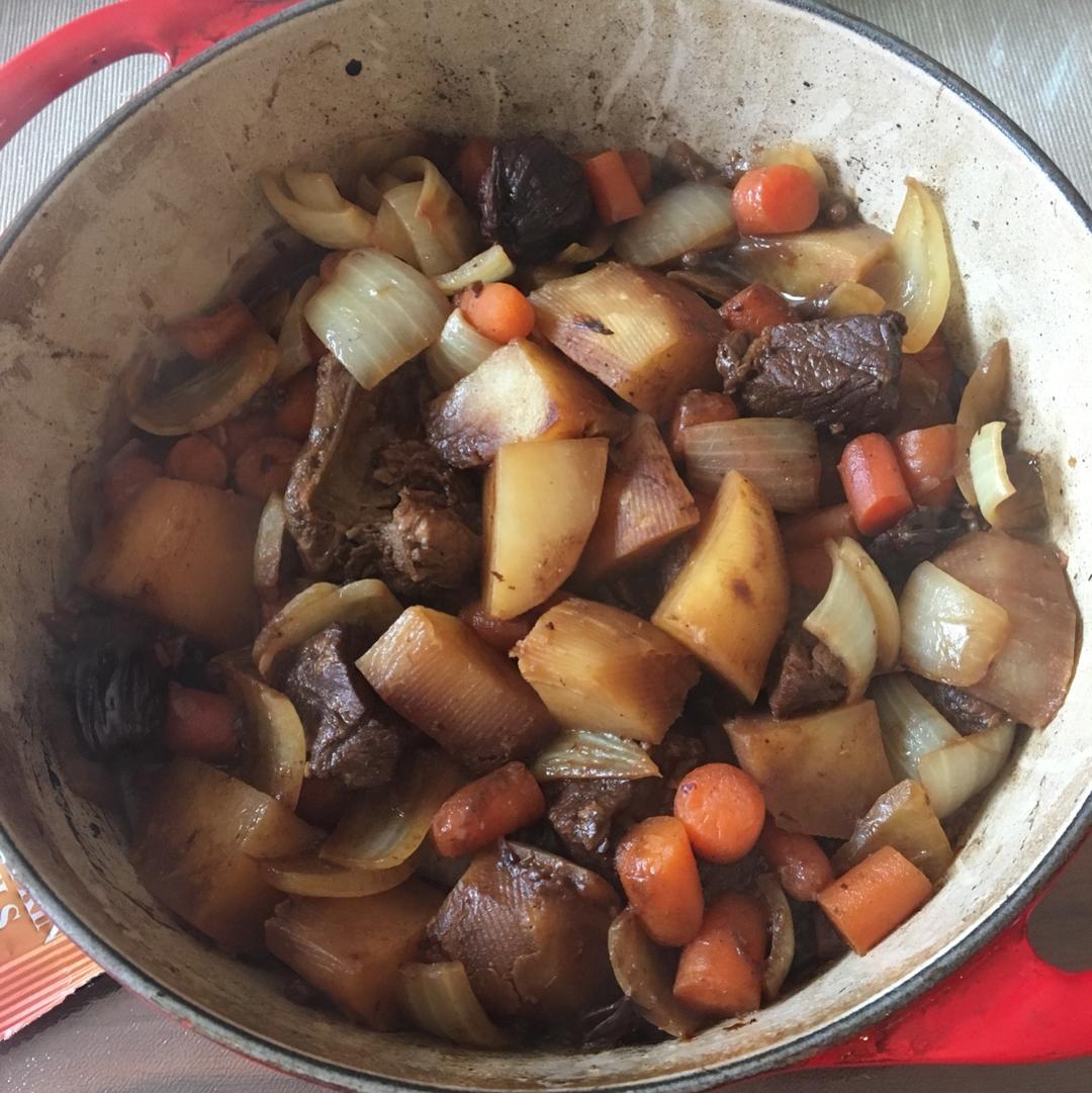 胡萝卜土豆烧牛腩