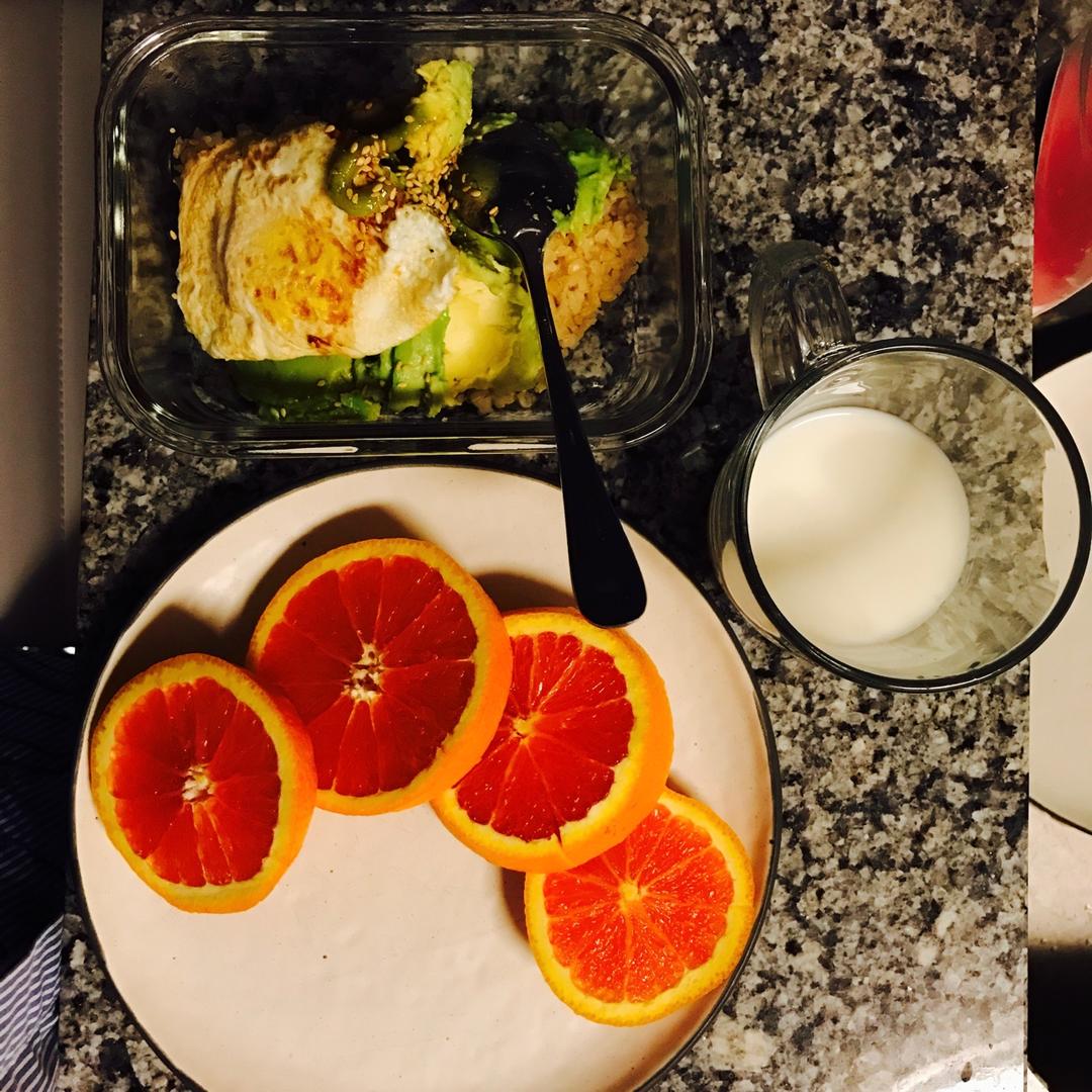 牛油果海苔肉松拌饭