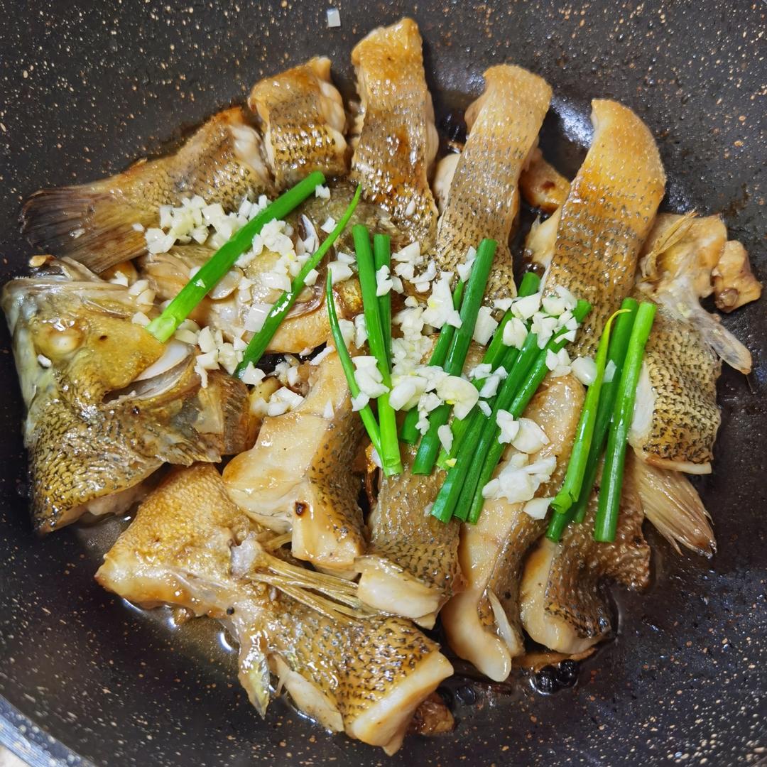 葱香焗鲈鱼