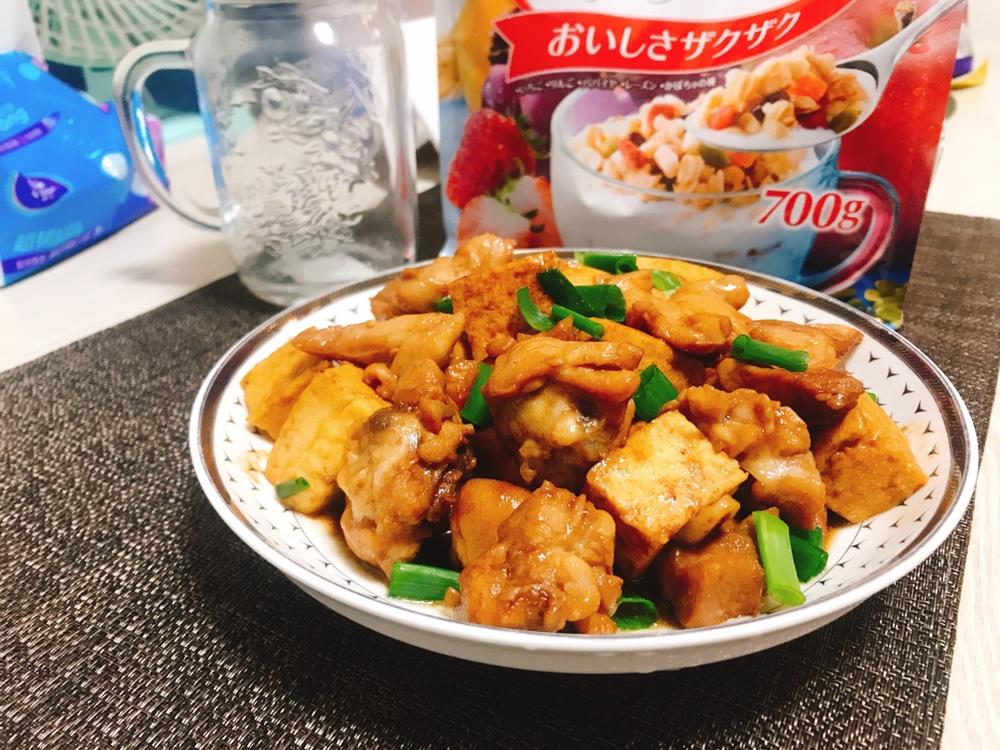 鸡腿豆腐煲