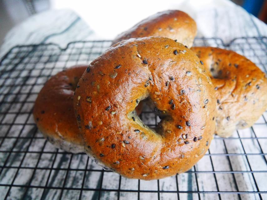 黑芝麻全麦贝果